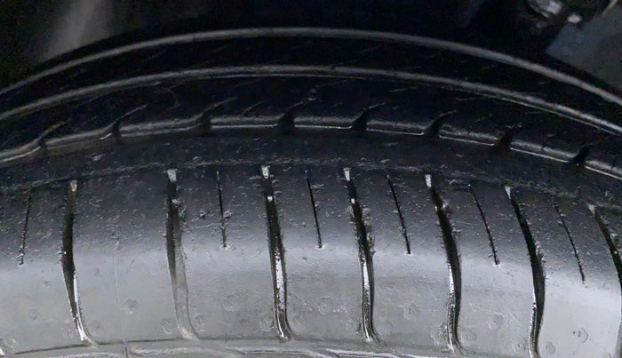 2016 Hyundai Elite i20 MAGNA 1.2, Petrol, Manual, 26,205 km, Right Front Tyre Tread