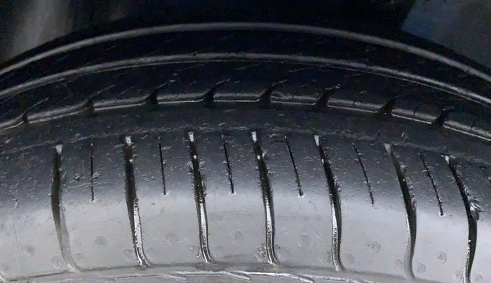 2016 Hyundai Elite i20 MAGNA 1.2, Petrol, Manual, 26,205 km, Right Rear Tyre Tread