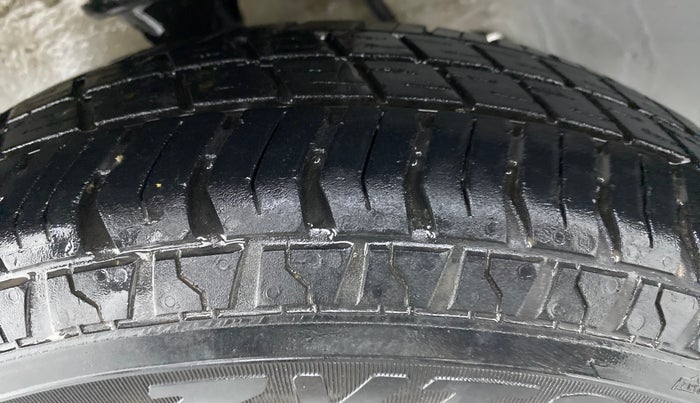2019 Maruti Alto 800 LXI, Petrol, Manual, 16,539 km, Left Front Tyre Tread