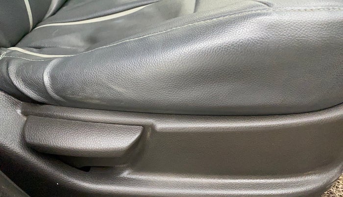 2011 Hyundai Eon MAGNA +, Petrol, Manual, 64,213 km, Driver Side Adjustment Panel