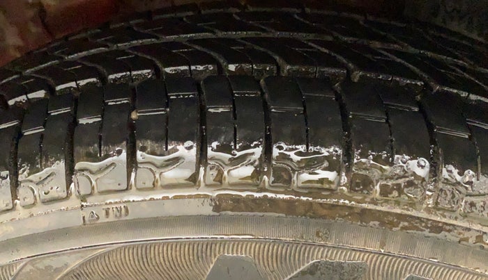 2011 Hyundai Eon MAGNA +, Petrol, Manual, 64,213 km, Left Rear Tyre Tread