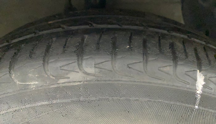 2018 Hyundai Grand i10 MAGNA 1.2 KAPPA VTVT, CNG, Manual, 47,633 km, Right Front Tyre Tread