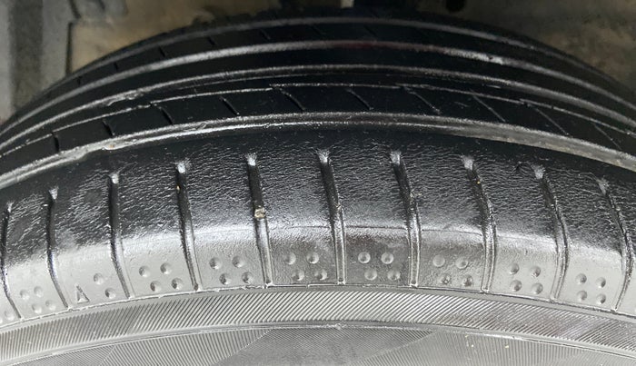 2015 Maruti Swift VDI ABS, Diesel, Manual, 57,387 km, Left Front Tyre Tread
