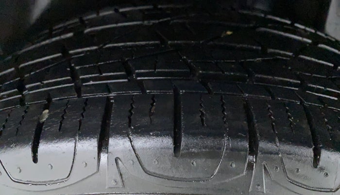 2018 Jeep Compass 2.0 LIMITED, Diesel, Manual, 28,204 km, Left Rear Tyre Tread