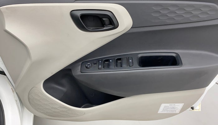 2020 Hyundai AURA S 1.2 CNG, CNG, Manual, 98,189 km, Driver Side Door Panels Control