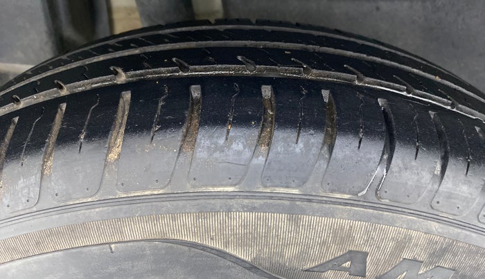 2018 Maruti Dzire VXI, Petrol, Manual, 23,645 km, Right Rear Tyre Tread