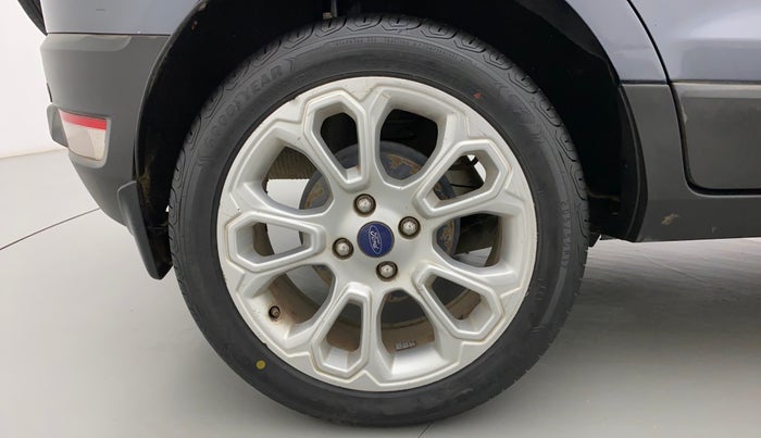 2018 Ford Ecosport TITANIUM + 1.5L DIESEL, Diesel, Manual, 1,04,970 km, Right Rear Wheel