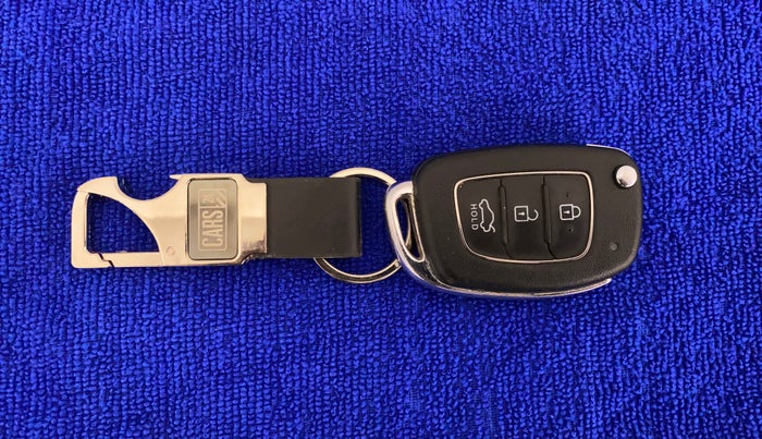 2021 Hyundai AURA S 1.2 CNG, CNG, Manual, 66,479 km, Key Close Up