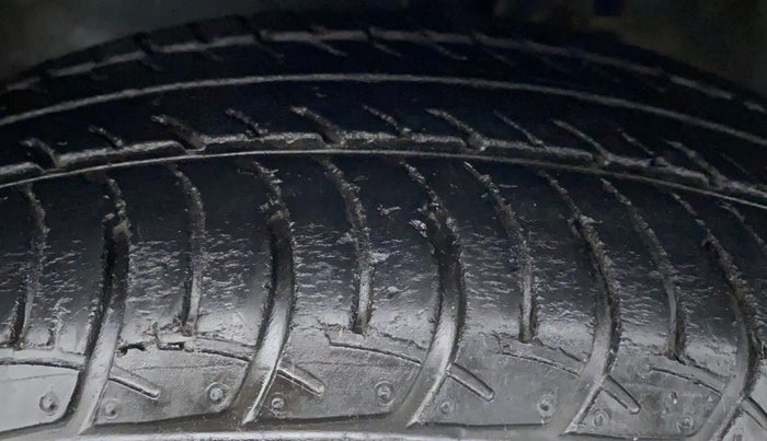 2017 Maruti Celerio ZXI D, Petrol, Manual, 40,215 km, Left Front Tyre Tread