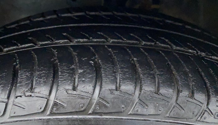 2017 Maruti Celerio ZXI D, Petrol, Manual, 40,215 km, Right Front Tyre Tread