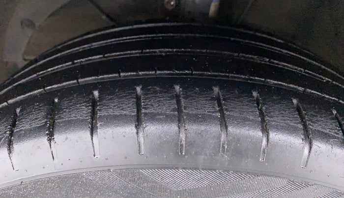 2017 Maruti Baleno ALPHA 1.2 K12, Petrol, Manual, 32,844 km, Left Front Tyre Tread
