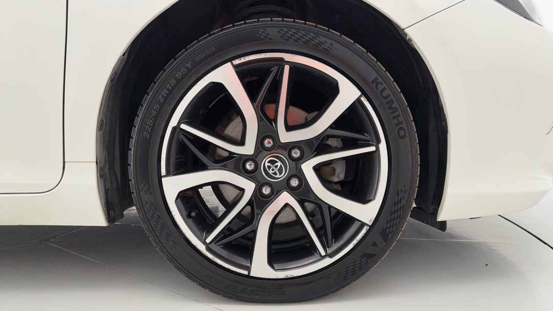 2017 Toyota Camry Atara Sx, Automatic, 169573 km, Right Front Wheel