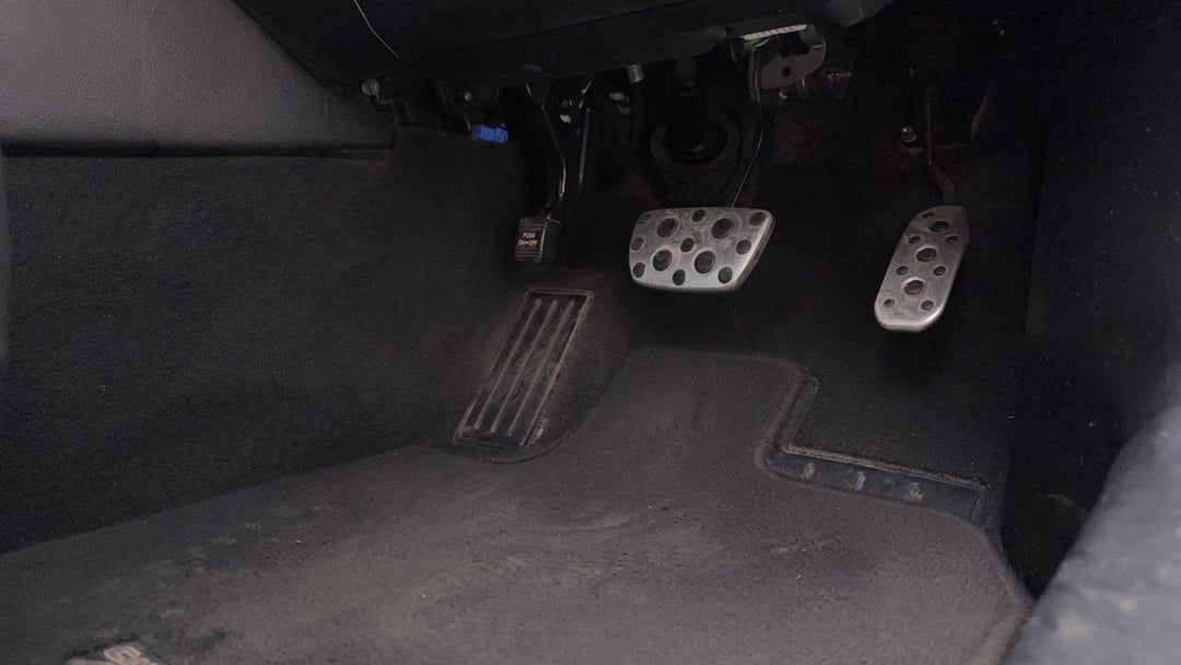 2017 Toyota Camry Atara Sx, Automatic, 169573 km, Pedals and Footmat