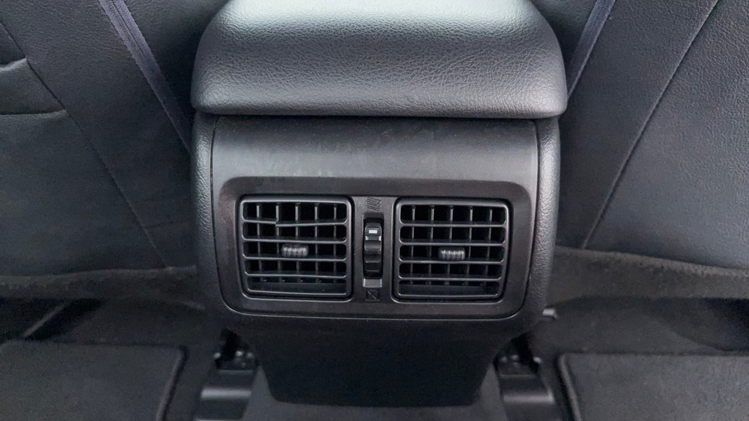 2017 Toyota Camry Atara Sx, Automatic, 169573 km, Rear A/C Vent