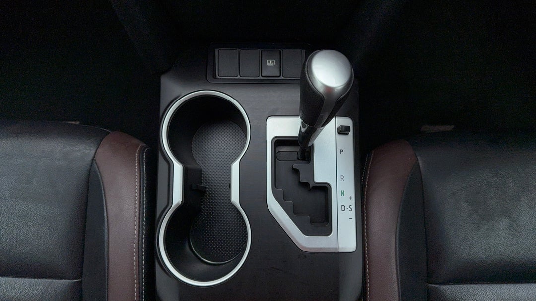 2017 Toyota Camry Atara Sx, Automatic, 169573 km, Gear Lever 