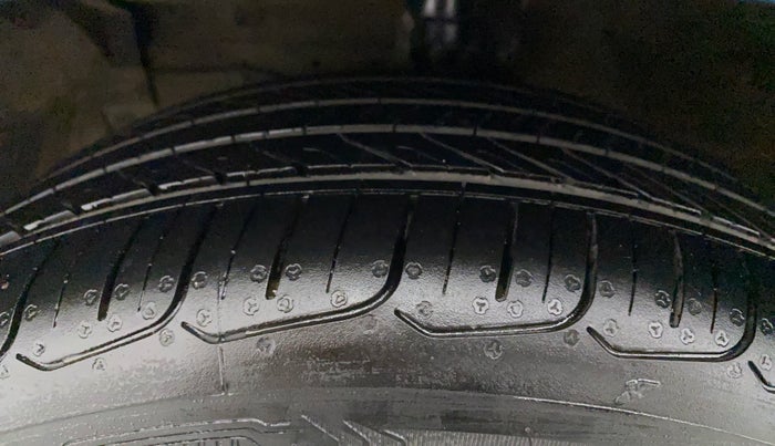 2018 Maruti Ciaz ALPHA 1.5 SHVS PETROL, Petrol, Manual, 62,041 km, Left Front Tyre Tread