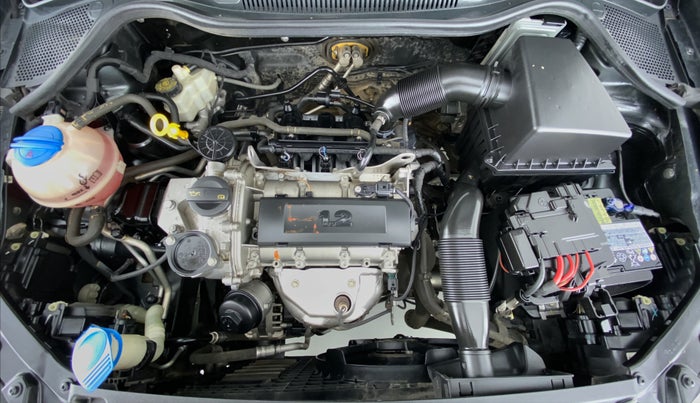 2015 Volkswagen Polo HIGHLINE1.2L PETROL, Petrol, Manual, 27,132 km, Open Bonet