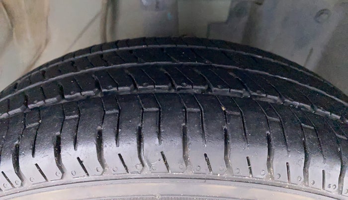 2015 Datsun Go T, Petrol, Manual, 54,069 km, Right Front Tyre Tread