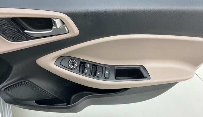 2019 Hyundai Elite i20 1.2 MAGNA PLUS VTVT, Petrol, Manual, 38,764 km, Driver Side Door Panels Control