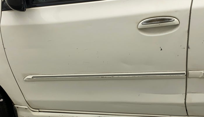 2011 Toyota Etios VX, Petrol, Manual, 69,819 km, Front passenger door - Slightly dented