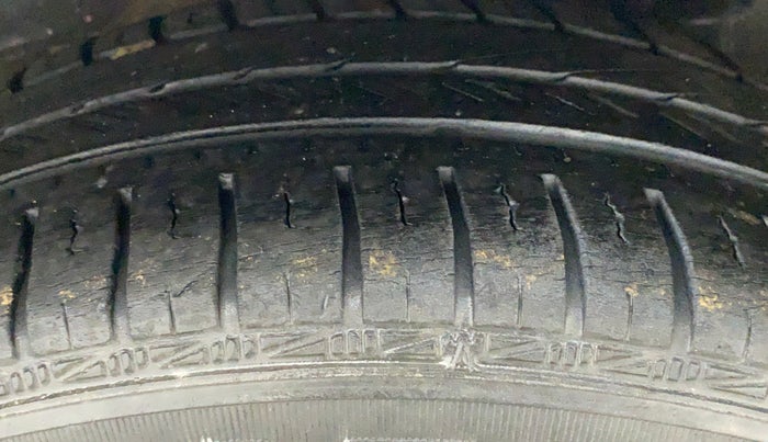 2011 Toyota Etios VX, Petrol, Manual, 69,819 km, Left Rear Tyre Tread