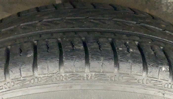 2011 Toyota Etios VX, Petrol, Manual, 69,819 km, Right Rear Tyre Tread