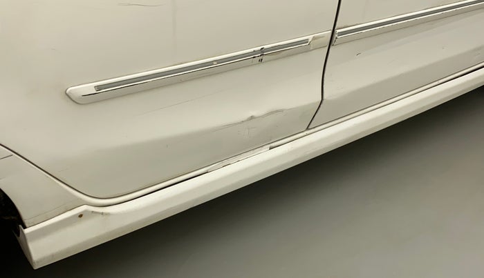2011 Toyota Etios VX, Petrol, Manual, 69,819 km, Right running board - Cladding has minor damage
