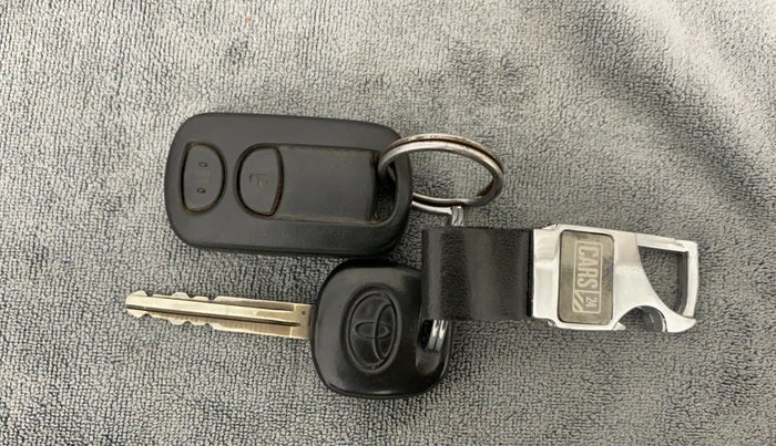 2011 Toyota Etios VX, Petrol, Manual, 69,819 km, Lock system - Central lock not working - 1,2 or 3 doors