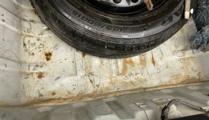 2011 Toyota Etios VX, Petrol, Manual, 69,819 km, Boot floor - Slight discoloration