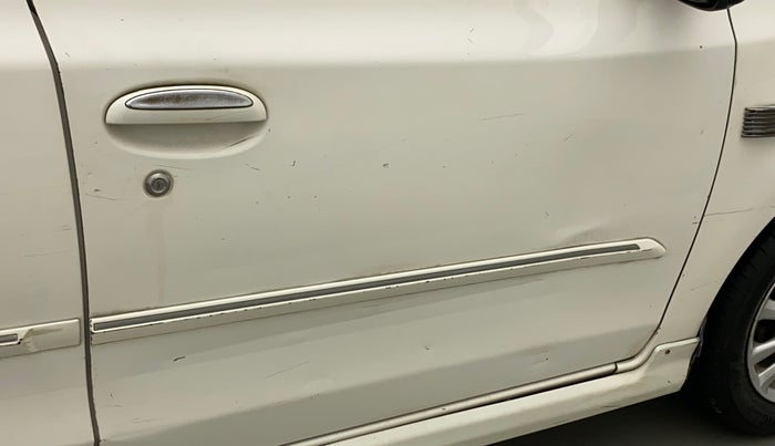 2011 Toyota Etios VX, Petrol, Manual, 69,819 km, Driver-side door - Minor scratches