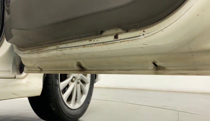 2011 Toyota Etios VX, Petrol, Manual, 69,819 km, Driver-side door - Slightly rusted
