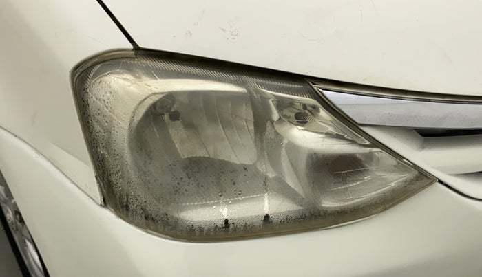 2011 Toyota Etios VX, Petrol, Manual, 69,819 km, Right headlight - Minor scratches