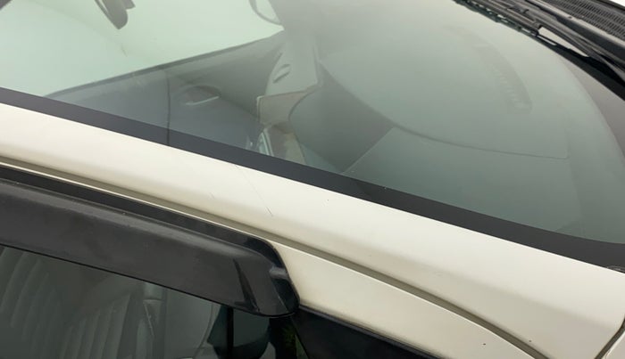 2011 Toyota Etios VX, Petrol, Manual, 69,819 km, Right A pillar - Minor scratches
