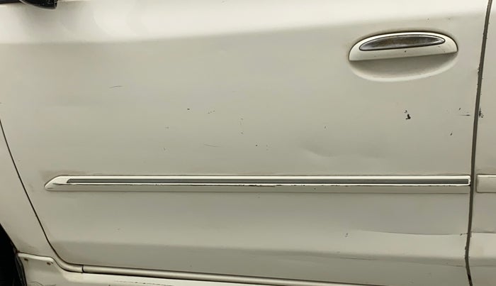 2011 Toyota Etios VX, Petrol, Manual, 69,819 km, Front passenger door - Minor scratches