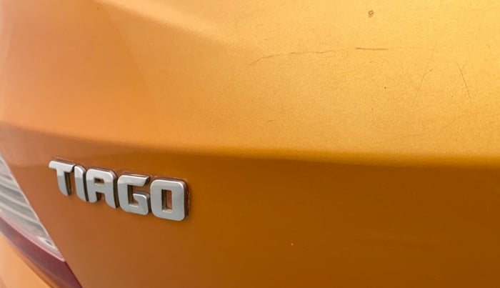 2016 Tata Tiago XZ PETROL, Petrol, Manual, 64,492 km, Dicky (Boot door) - Slightly dented