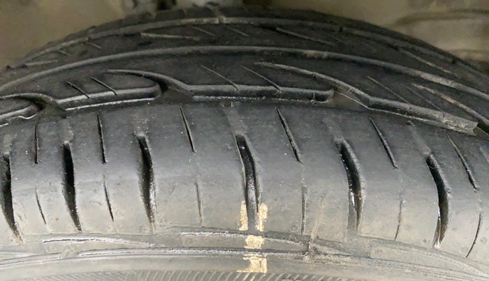 2011 Maruti Wagon R 1.0 LXI, Petrol, Manual, 35,638 km, Right Front Tyre Tread