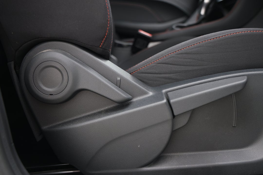 2023 MG Zst Core, Automatic, 18693 km, Drivers Side Adjustment Panel