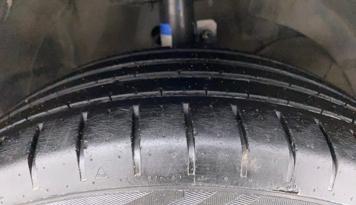 2019 Toyota Glanza V, Petrol, Manual, 54,744 km, Right Front Tyre Tread