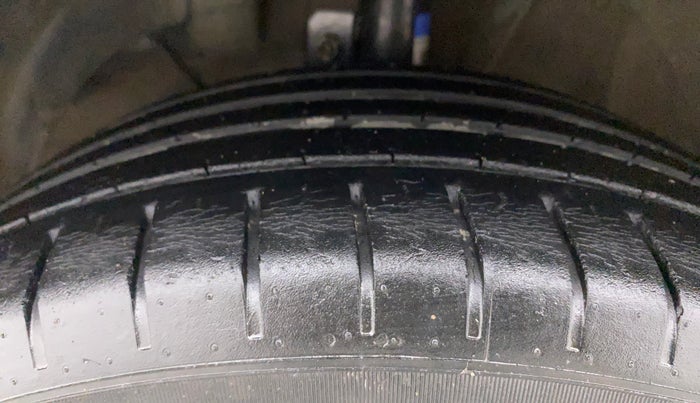 2019 Toyota Glanza V, Petrol, Manual, 54,744 km, Left Front Tyre Tread