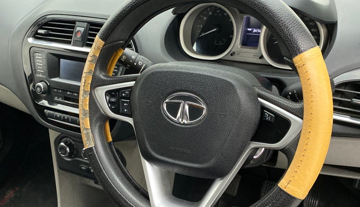 2017 Tata Tiago XZ 1.2 REVOTRON, Petrol, Manual, 34,743 km, Steering wheel - Steering cover is minor torn