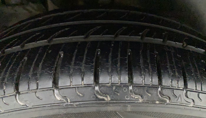 2017 Maruti Ertiga VXI CNG, CNG, Manual, 85,889 km, Left Rear Tyre Tread