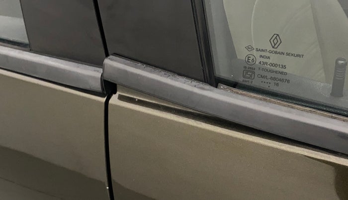 2016 Renault Kwid RXT 0.8, Petrol, Manual, 63,143 km, Driver-side door - Weather strip has minor damage