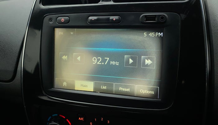 2016 Renault Kwid RXT 0.8, Petrol, Manual, 63,143 km, Infotainment system - Dispalyhas spot on screen