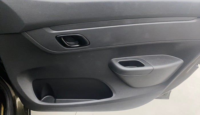 2016 Renault Kwid RXT 0.8, Petrol, Manual, 63,143 km, Driver Side Door Panels Control