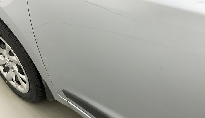 2018 Hyundai Grand i10 MAGNA 1.2 KAPPA VTVT, Petrol, Manual, 28,543 km, Front passenger door - Minor scratches