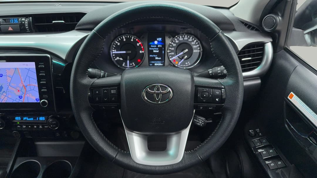 2022 Toyota Hilux Sr5 (4x4), Automatic, 80428 km, Steering Wheel Close-up