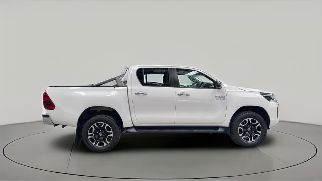 2022 Toyota Hilux Sr5 (4x4), Automatic, 80428 km, Right Side View