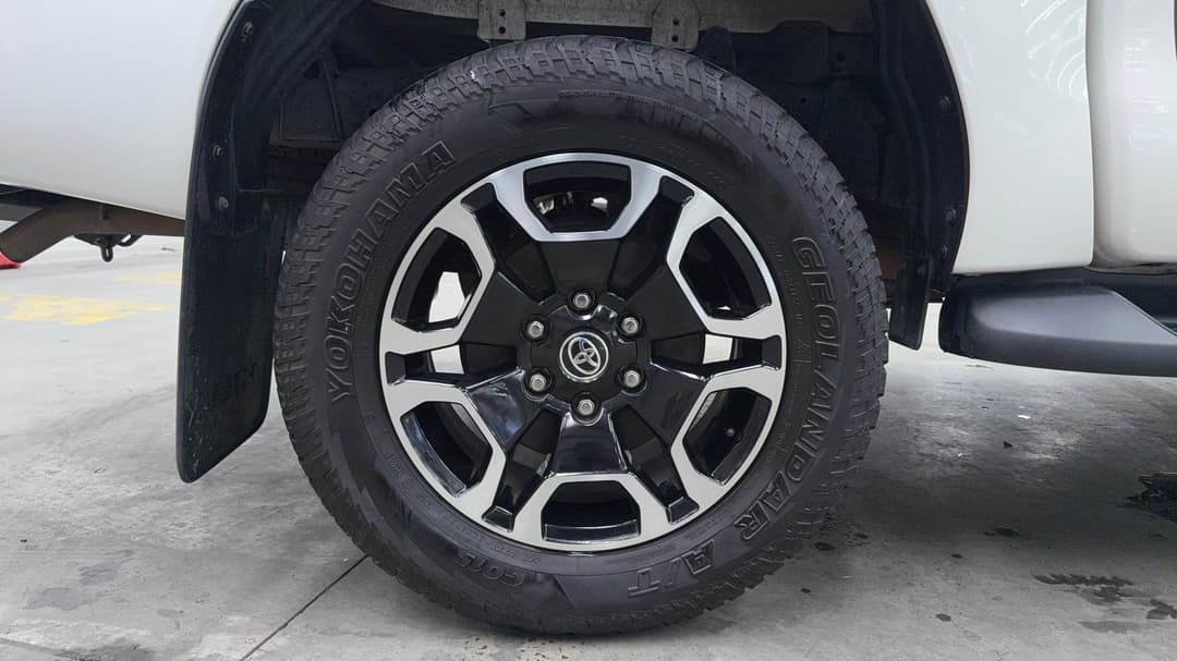 2022 Toyota Hilux Sr5 (4x4), Automatic, 80428 km, Right Rear Wheel