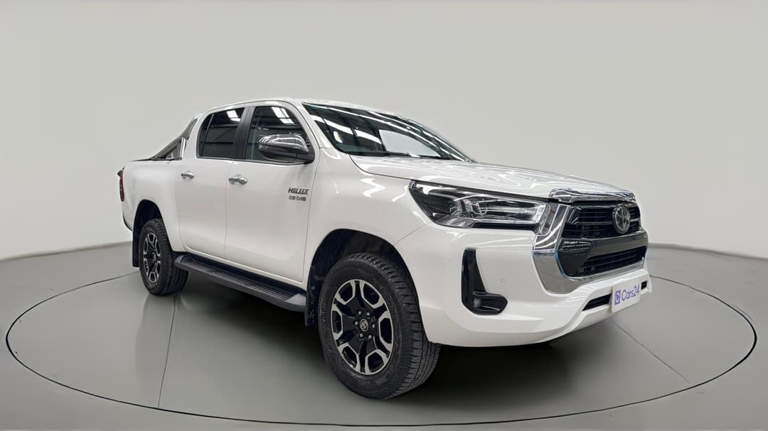 2022 Toyota Hilux Sr5 (4x4), Automatic, 80428 km, Right Front Diagonal (45- Degree) View