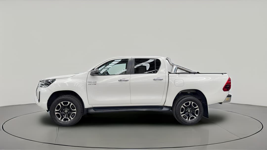 2022 Toyota Hilux Sr5 (4x4), Automatic, 80428 km, Left Side View